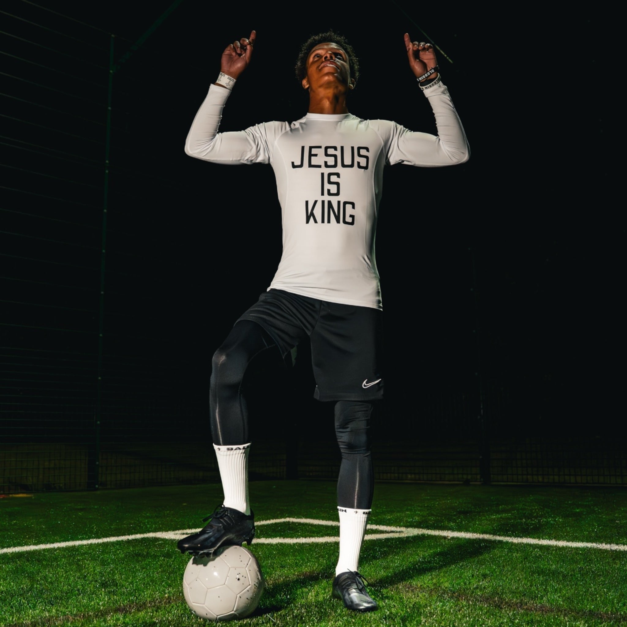 Jesus Is King Base Layer White/Black